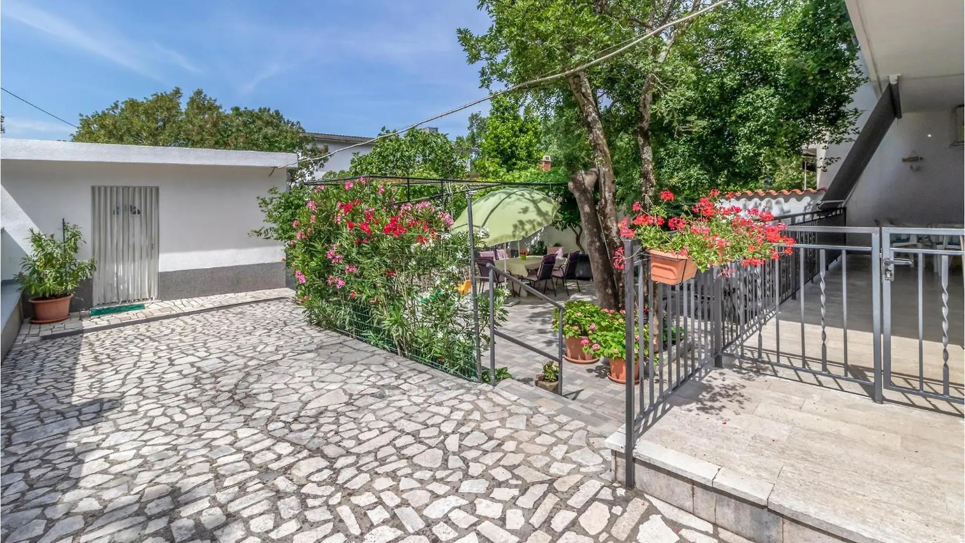 Amazing Apartment In Jadranovo With Wifi 0*,