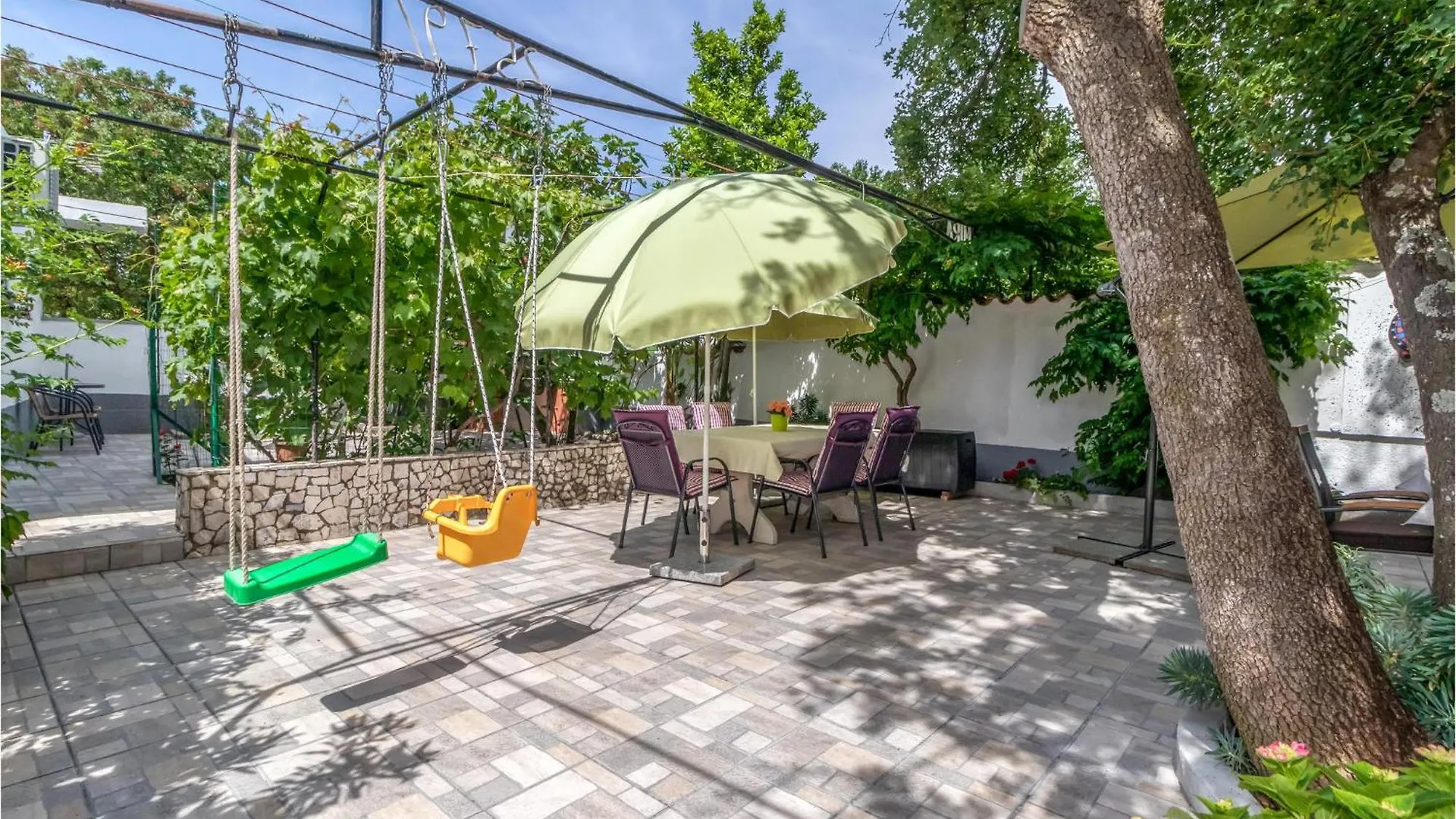 Amazing Apartment In Jadranovo With Wifi